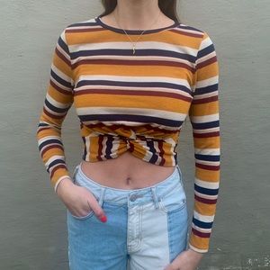 Long-sleeved cropped shirt